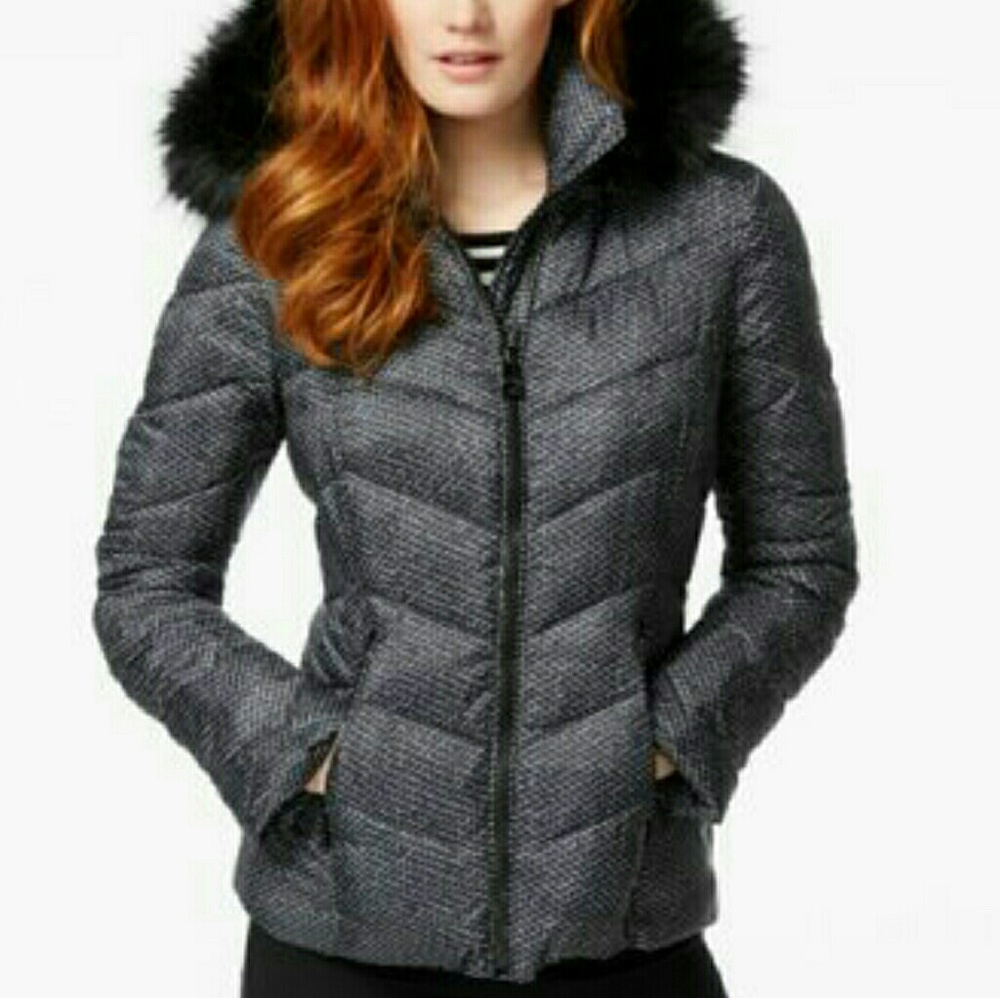 SOLD ON M..NEW Guess Puffer Coat M
